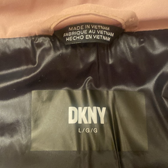 DKNY WOMEN’S BIB FRONT LIGHT WEIGHT PUFFER COAT NWT - Picture 15 of 16